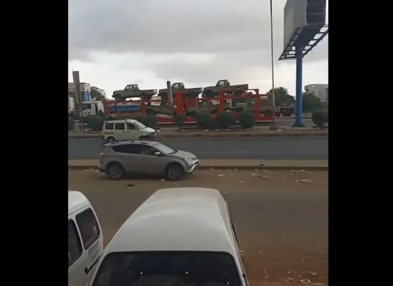وصول تعزيزات عسكرية ضخمة إلى عدن قادمة من السعودية - [فيديو]